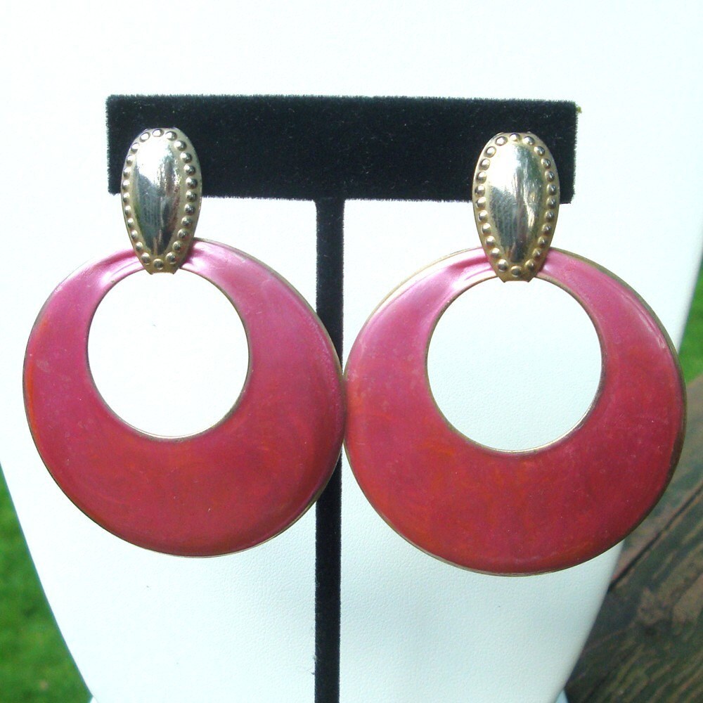 Hot Pink Hoop Earrings 1970s Dangle Enameled Pink Circles