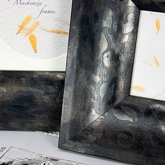 Black Deluxe Photo Frame with 5x7 Oval Mat