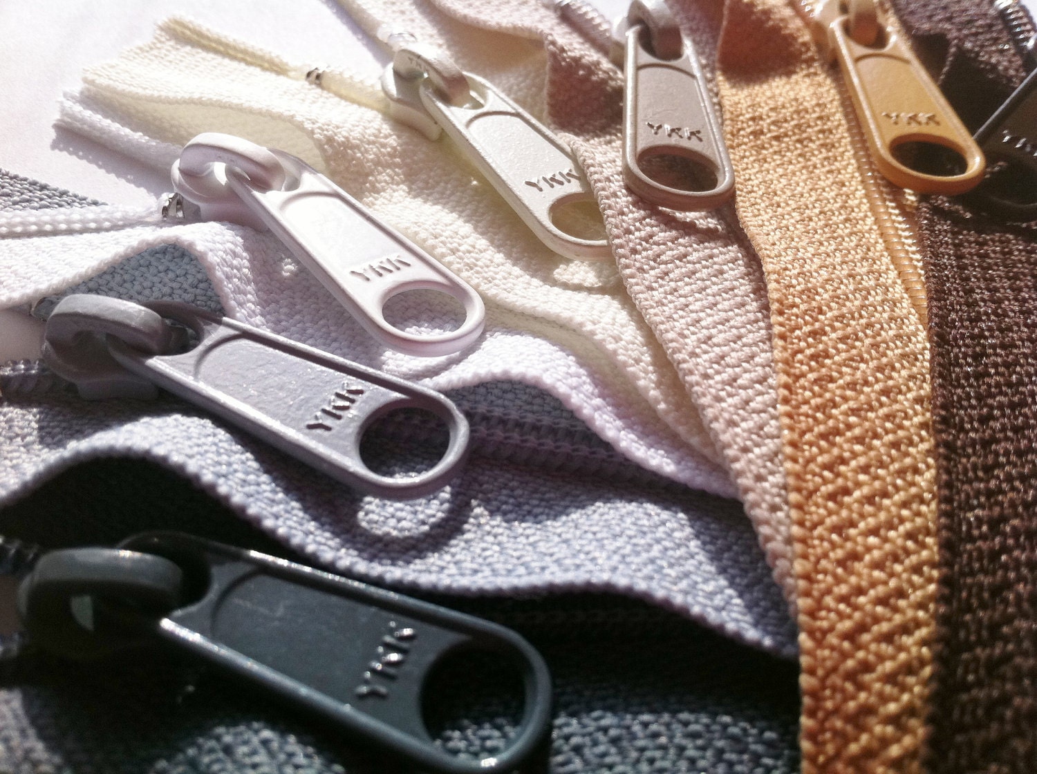 4.5 Ykk Purse Zippers with a Long Handbag Pull 8 Pieces