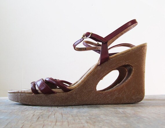 yoyo sandals