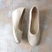 vintage canvas wedges / 1980s neutral canvas shoes / size 7