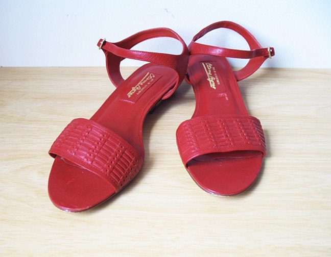 vintage etienne aigner sandals