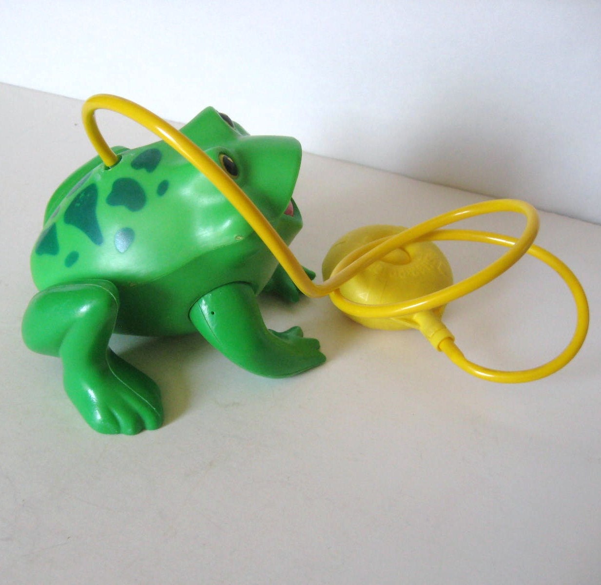 Vintage Toy Fisher Price Frisky Frog 154 Original Box Croaking