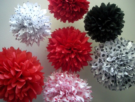 LADYBUGS ...7 tissue paper poms // picnic birthday // mickey mouse party // ladybug // party decorations Il_570xn