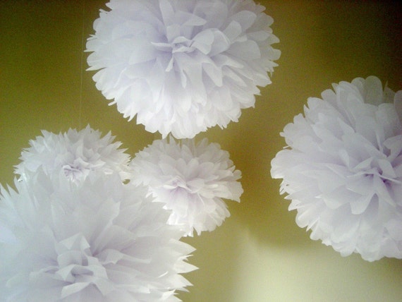 OPTIC WHITE / 20 tissue paper pom poms / christening / wedding anniversary party / diy / white decorations / bridal shower decorations Il_570xn