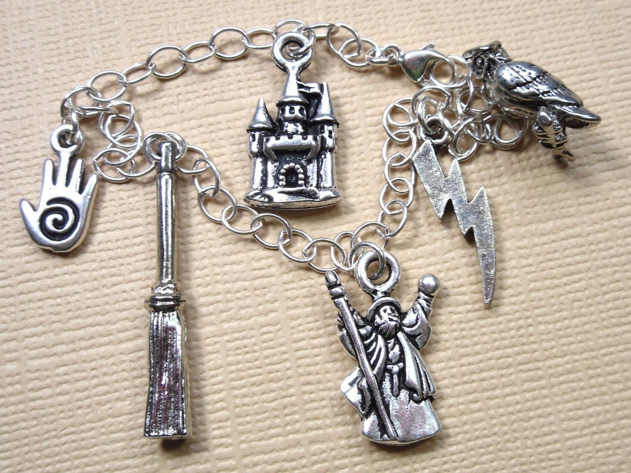 Harry Potter Charm Bracelet wizard and Hogwarts by cuteandfun