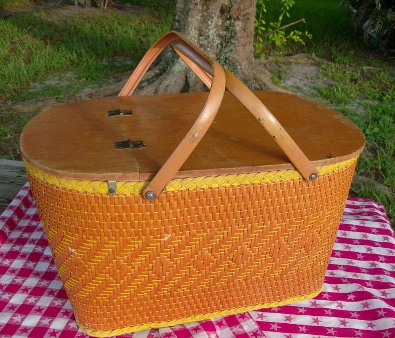 Vintage Picnic Basket / Redmon Peru Indiana / Hinged by Akari91