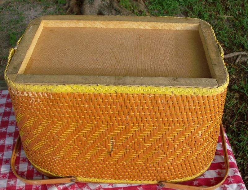 Vintage Picnic Basket / Redmon Peru Indiana / Hinged by Akari91