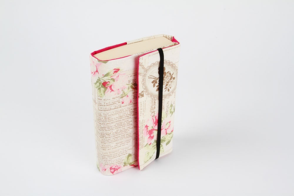 Adjustable paperback book cover Romantic roses