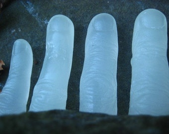 Halloween Soap - Glowing Freaky Finger Soap - Glow In The Dark -Walking Dead - Novelty Soap - Halloween Decoration - horror - zombie