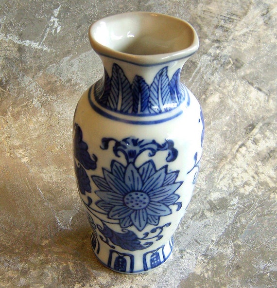 Vintage Ganz Bella Casa Flow Blue Miniature Porcelain Vase