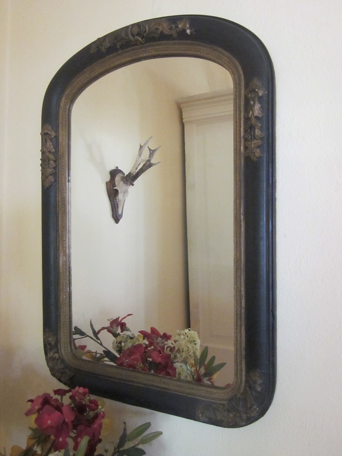 Antique Victorian Arched MirrorBlack with Gilding