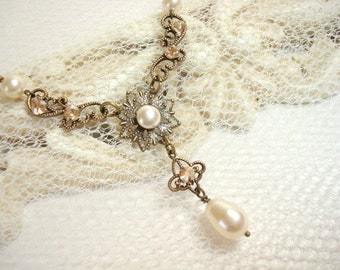 Delicate Bridal necklace, Simple Wedding necklace, Bridal jewelry, Vintage style pearl necklace, Antique gold necklace, Swarovski crystal