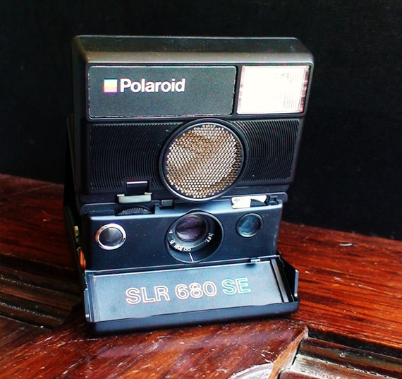 Vintage 1980s Polaroid SLR 680 SE Auto Focus Instant Camera