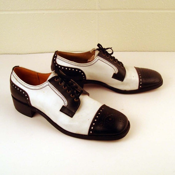 Vintage 1970s Black and White Saddle Leather Oxford Shoes