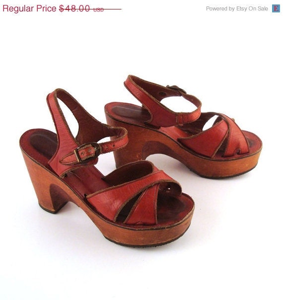 Platform Leather Sandals Vintage 1970s Bare by purevintageclothing