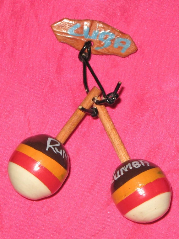 Rattling rumba maracas pin from Cuba. Vintage novelty souvenir