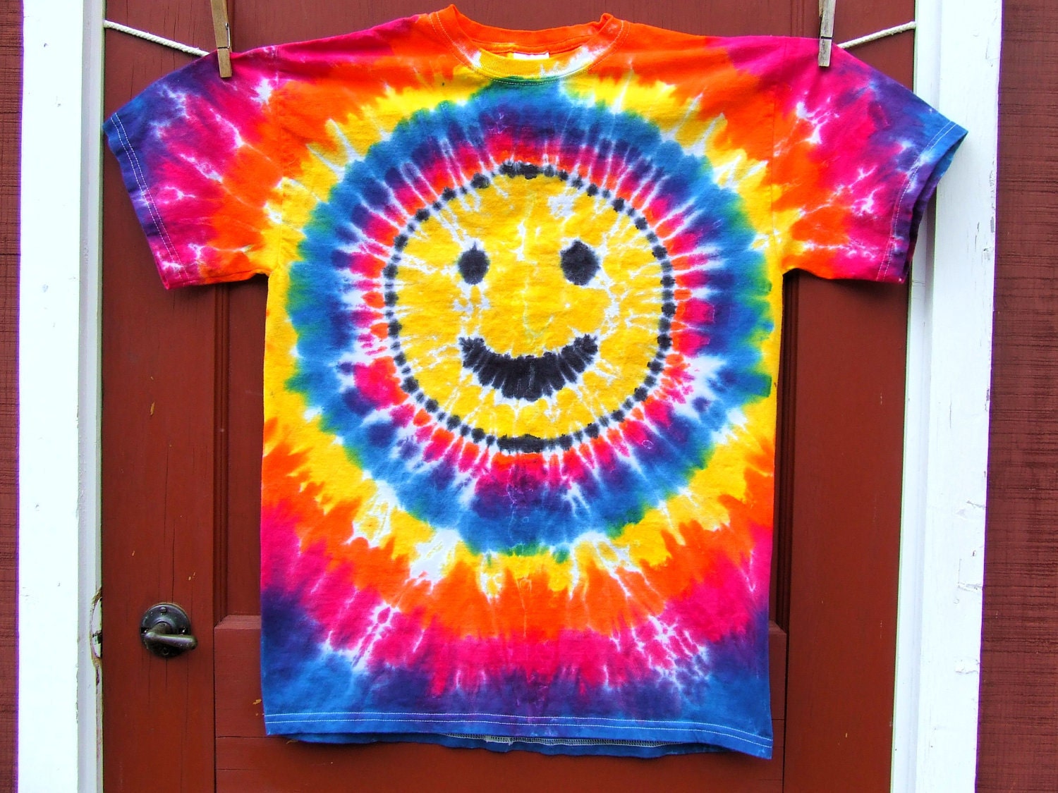 how to make a smiley face tie dye shirt