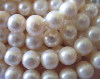 Shop Sale.. 1/2 to 5 strands, Freshwater Pearl Bead, White ROUND Pearls, Cultured Pearl, Luxe AA, 8-9 mm, brides bridal rw 89 solo