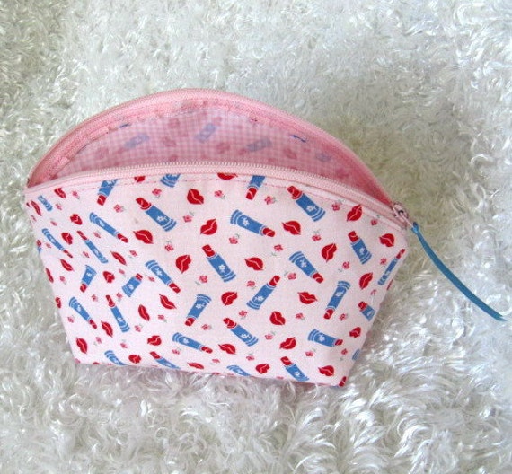 pdf Pattern EASIEST ZIPPERED Cosmetic Bag Pattern by GetSewing