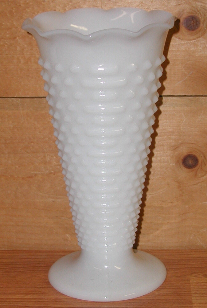 number 99 atomic Anchor Vase Hocking Glass White Rim Milk Hobnail Fluted