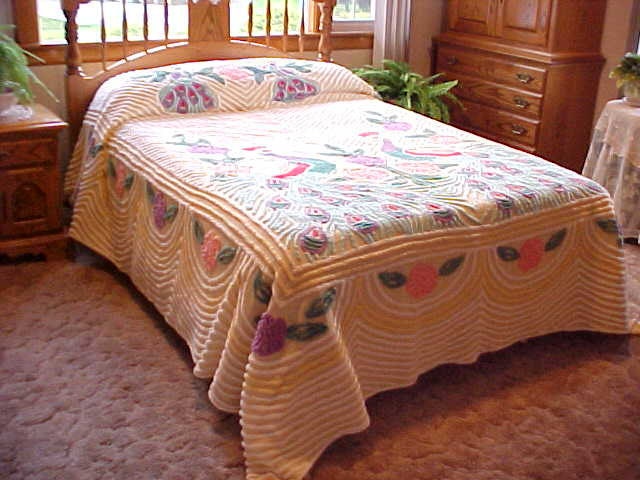 Excellent double peacock chenille bedspread yellow with