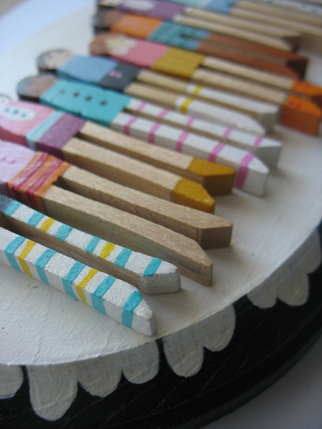 handmade wooden folk art mini clothespin dolls plaque