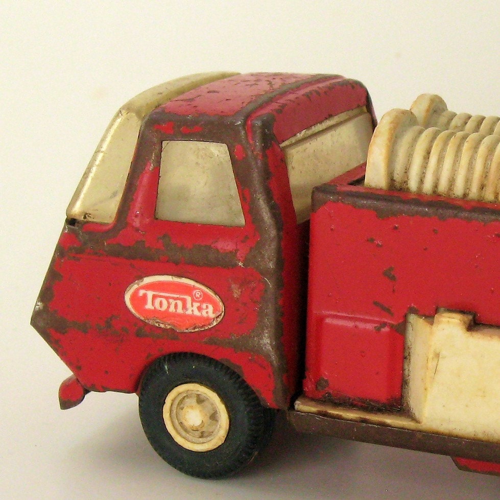 tonka truck red