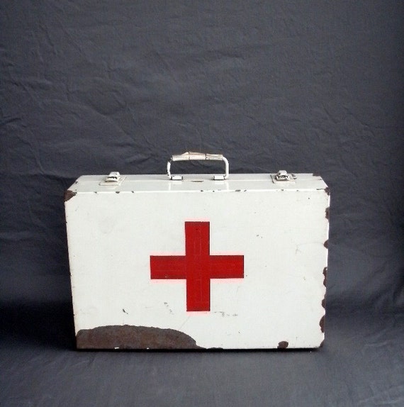 Hellllooo NURSE Big Vintage First Aid Kit Enameled Case and