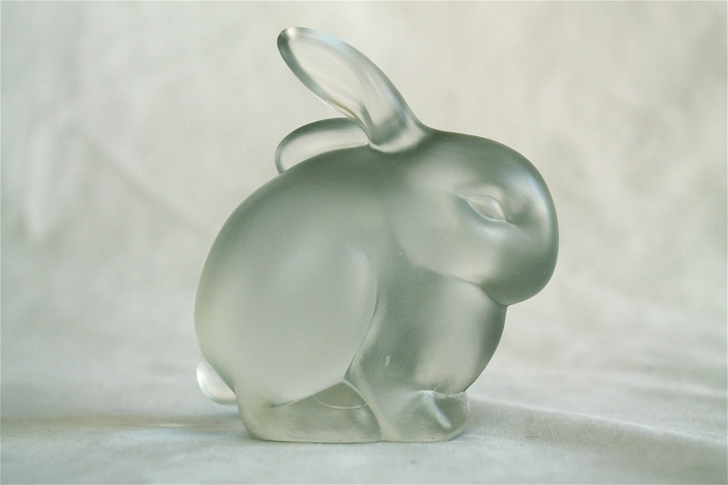 fenton glass bunny figurine