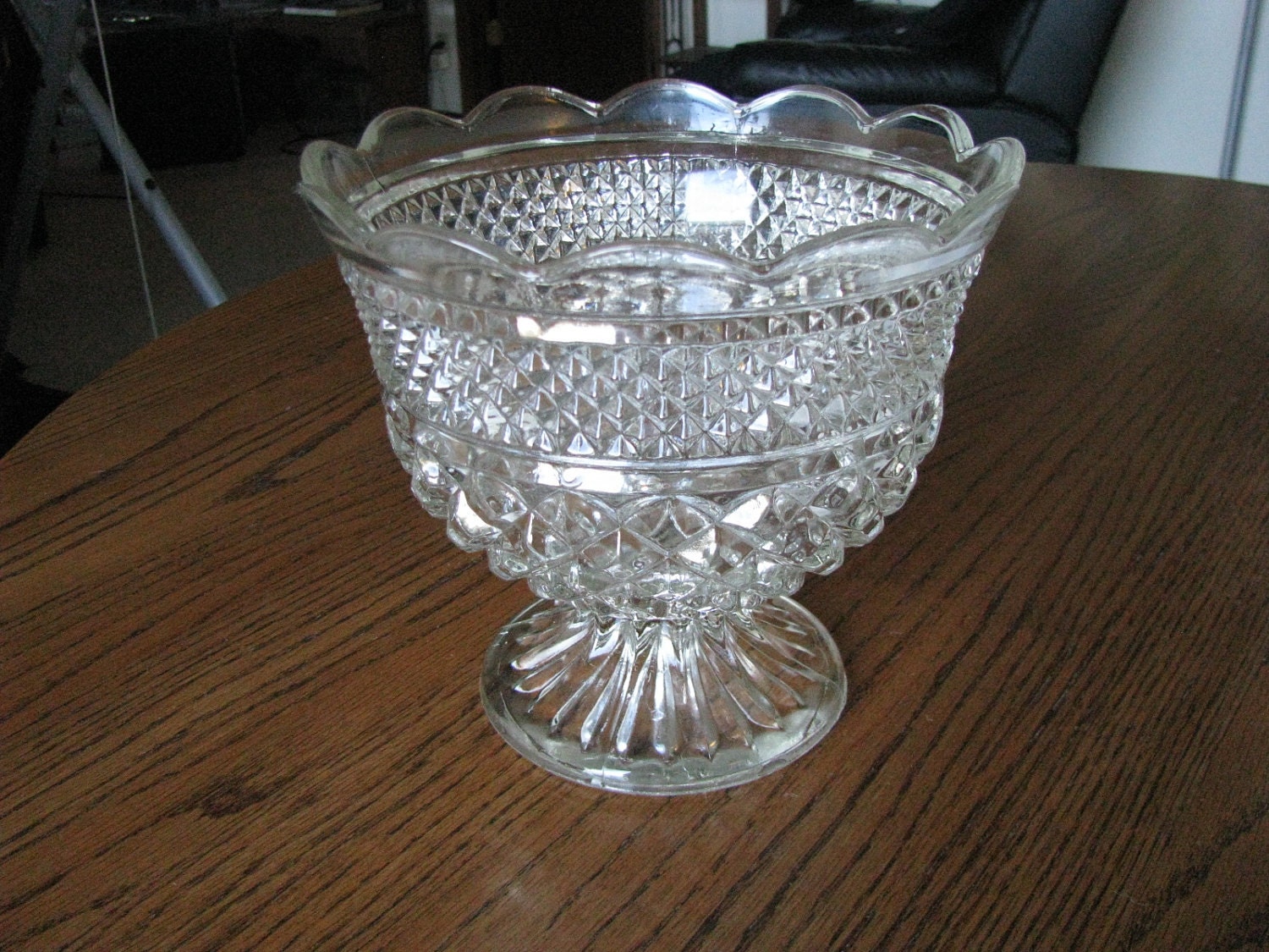 Vintage Glass Compote Footed Fruit Bowl Centerpiece 9509