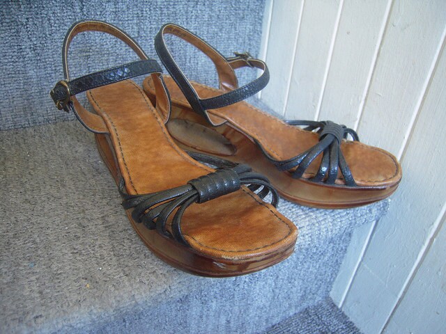 yoyo sandals