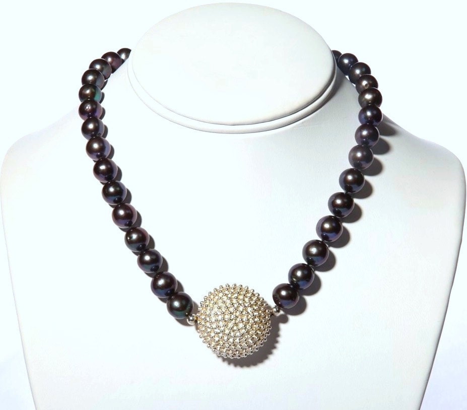 Peacock Pearl Necklace