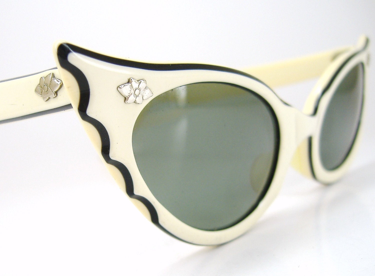 vintage cateye glasses
