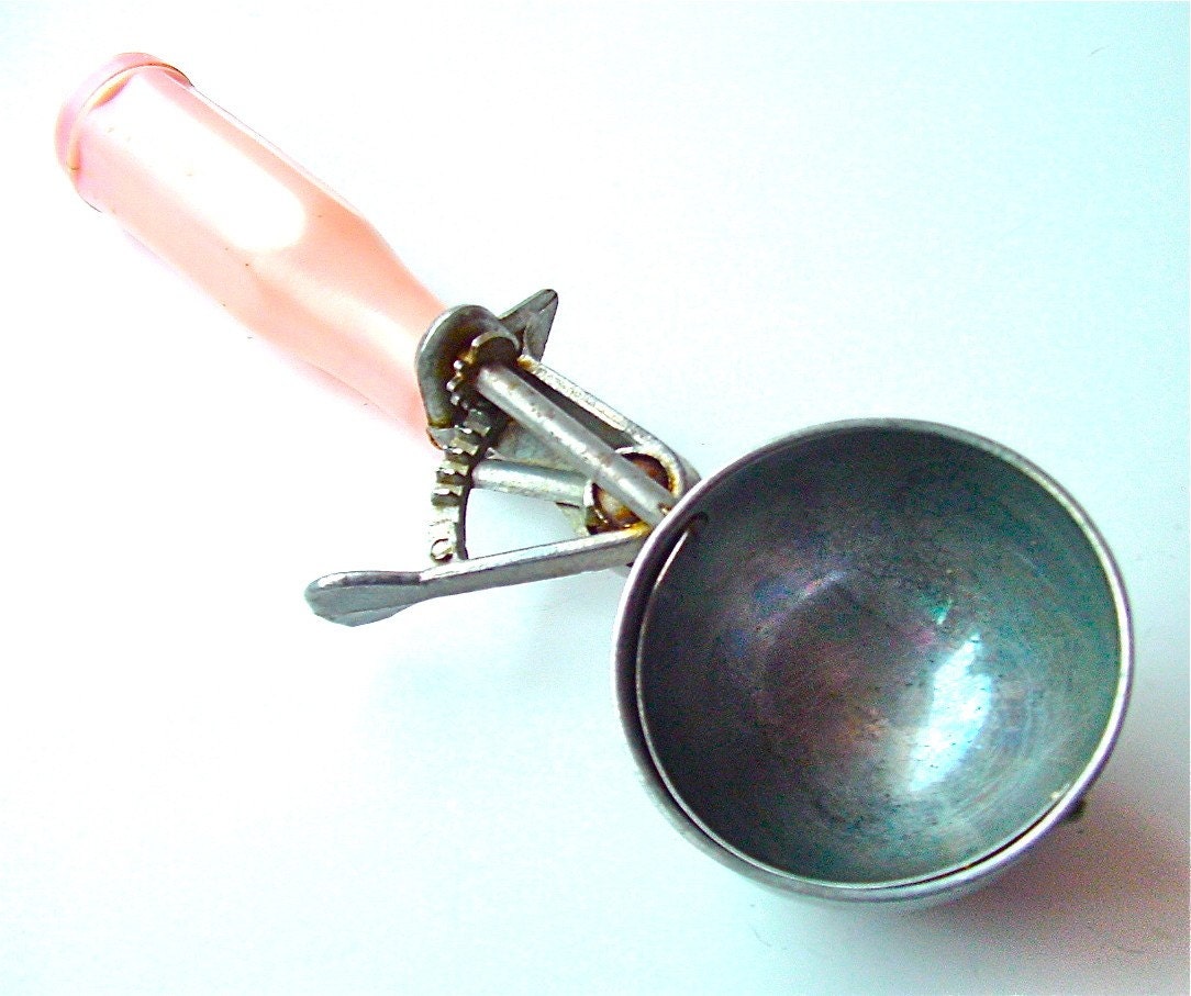 Vintage Ice Cream Scoop Bubble Gum Pink Handled Metal Old