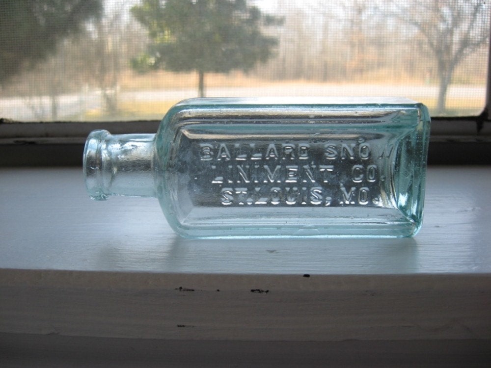 BALLARD SNOW LINIMENT CO ST LOUIS MO Antique Bottle