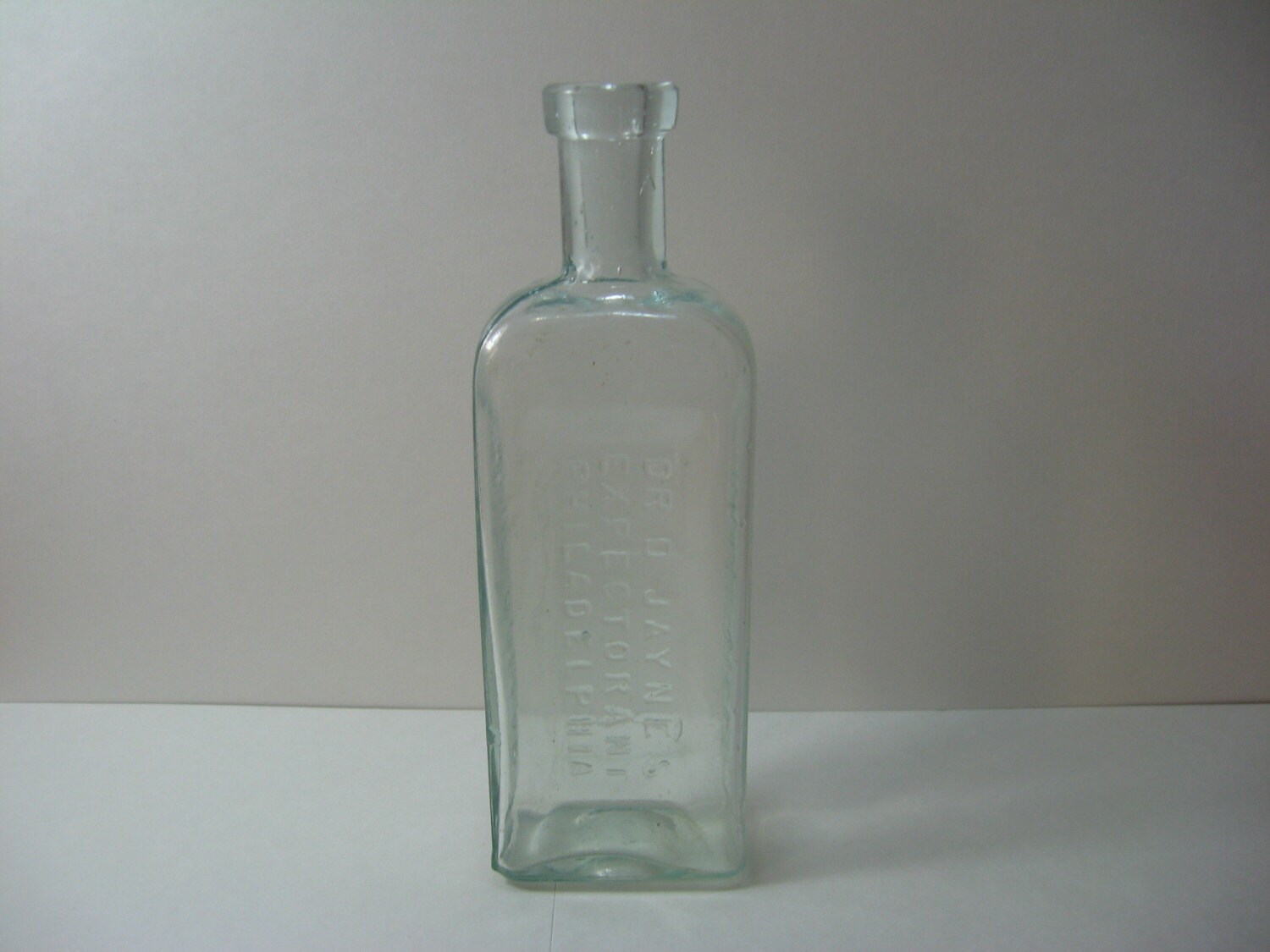 DR D JAYNES EXPECTORANT PHILADELPHIA ANTIQUE BOTTLE