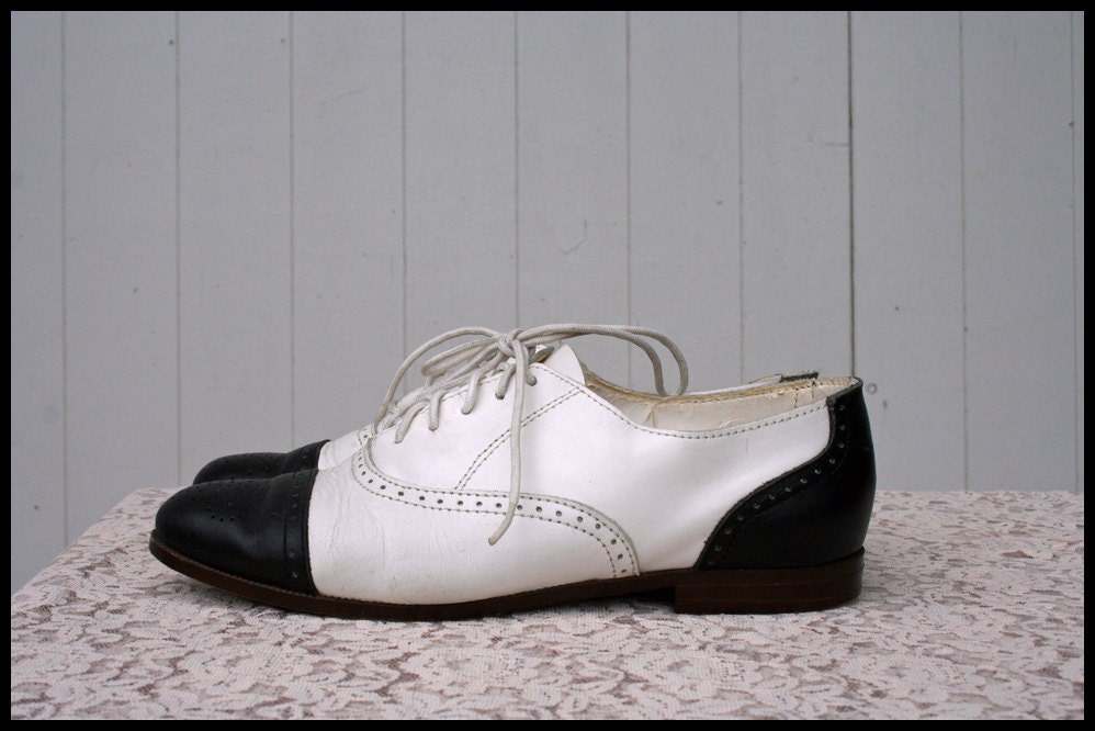 Size 7.5 Vtg 80's Black White Oxford Flats 8 by FancyBantam