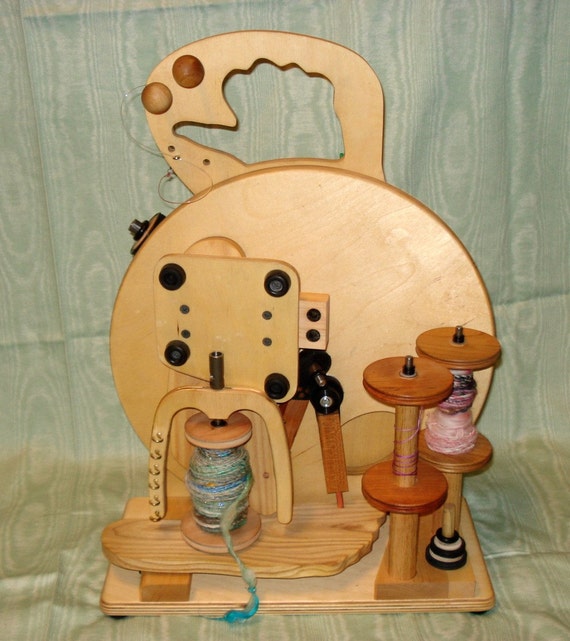 HitchHiker Double Treadle Spinning Wheel by Merlin Tree