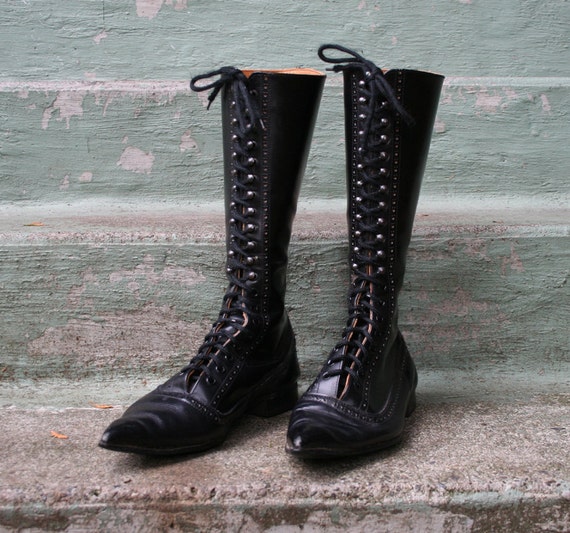 80s FLUEVOG Boots / Victorian Inspired Pointy Toe Lace-Ups 6