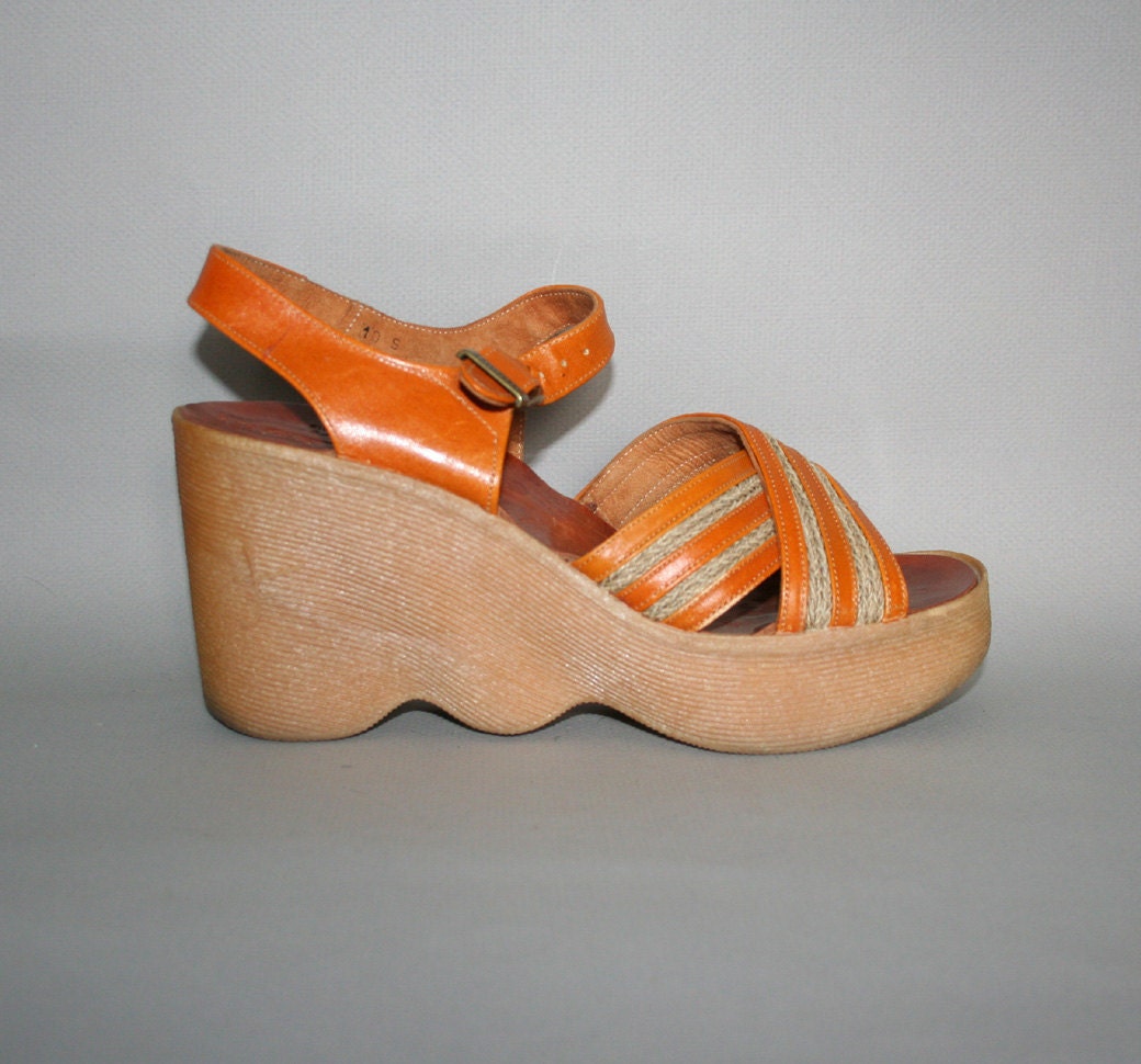 70s FAMOLARE PLATFORMS / Woven Leather Sandals 10-10.5