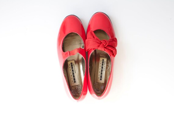Size 7 . Red Patent Mary Jane Flats