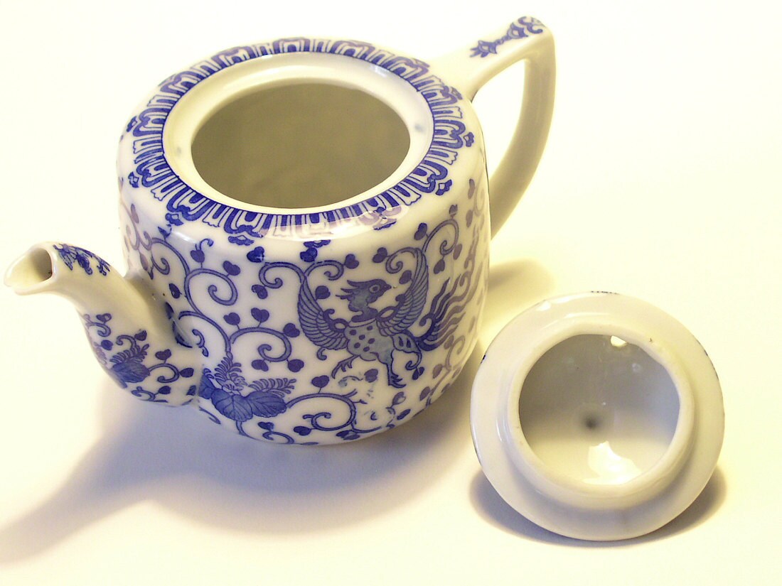 Small Tea Pot Porcelain China Phoenix Bird Japan