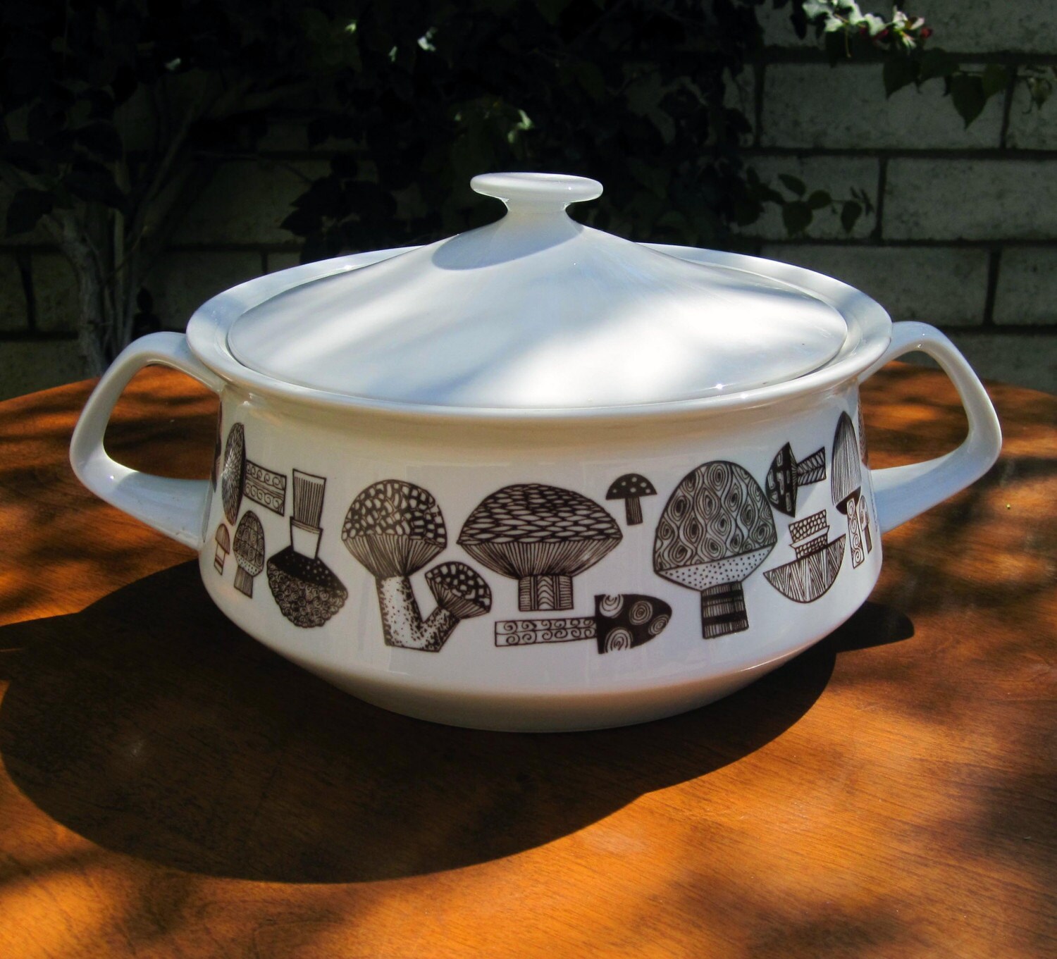 Vintage Ceramic Crock Pot  Retro Mushroom Motif Dish