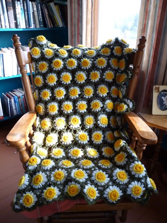 Beautiful Daisy Loom Crocheted Afghan