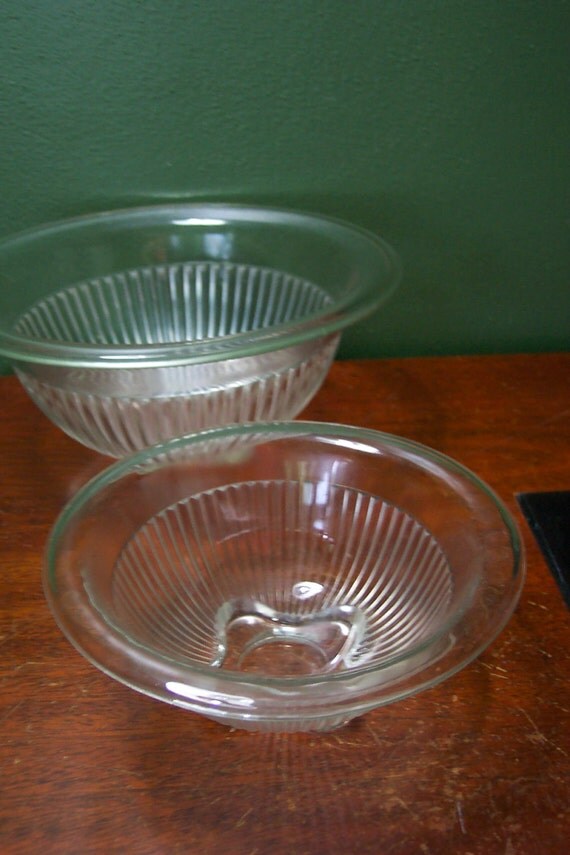 Items similar to Federal Glass Nesting Serving Bowls Set of 2 on Etsy