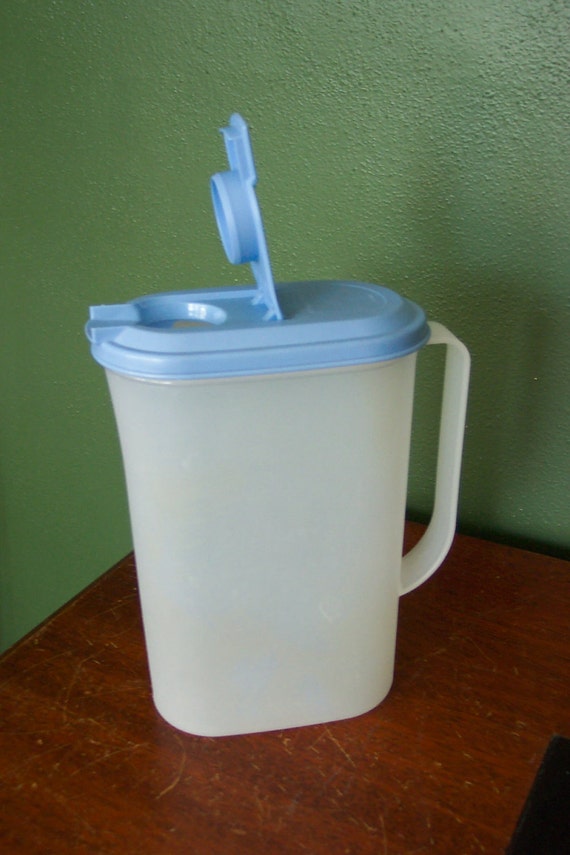 Tupperware Pitcher 2 Quart Oval with Handle and Blue Lid
