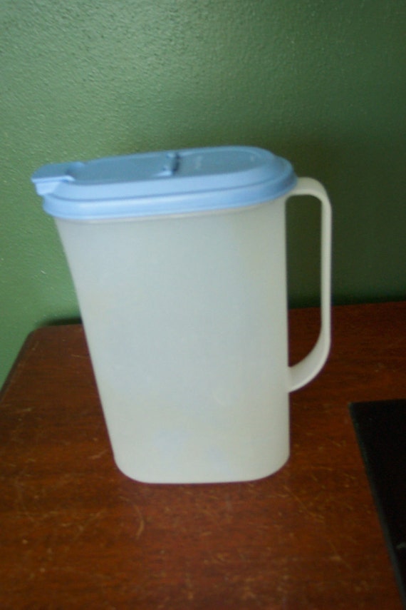 Tupperware Pitcher 2 Quart Oval with Handle and Blue Lid