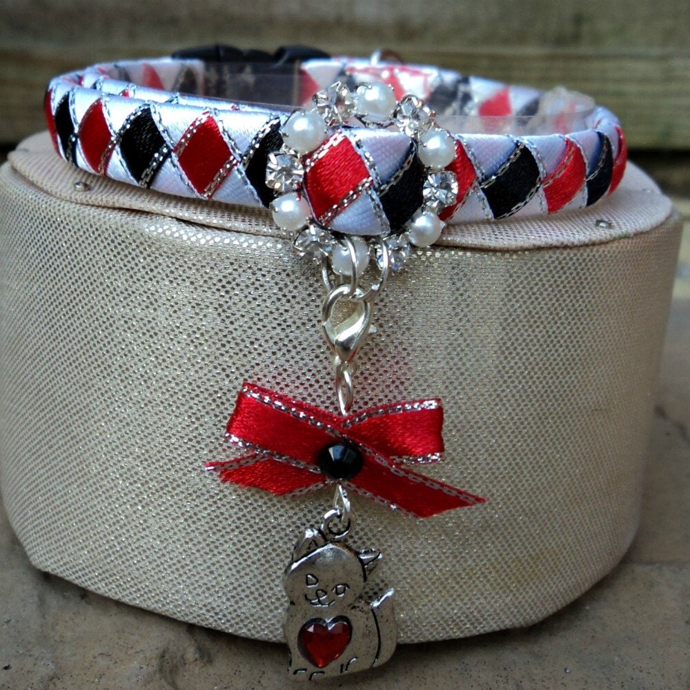 Cat Collar White with Diamond Pattern and Kitty Charm