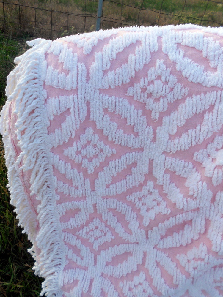 Vintage Pink Chenille Bedspread Fluffy with Fringe 101x82
